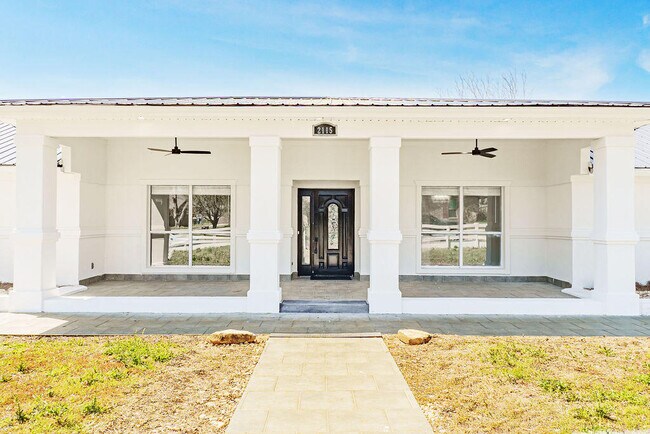 Building Photo - 2115 Stallion Rd