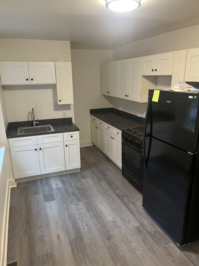 Building Photo - 542 Locust St