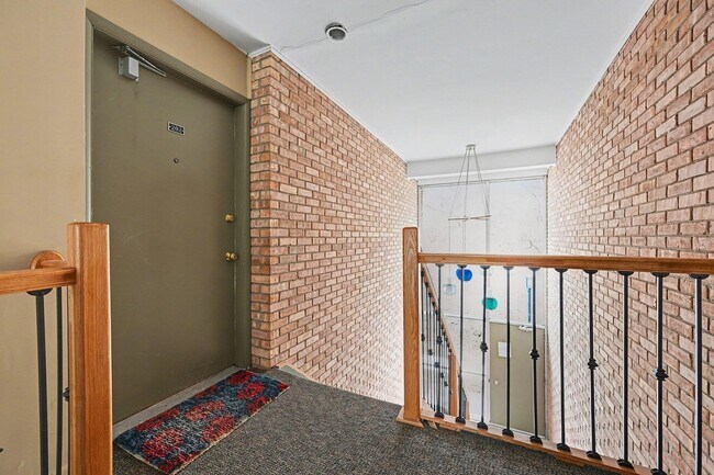 Building Photo - 1245 Island Dr