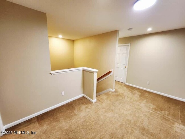 Building Photo - 6844 Misty View Dr