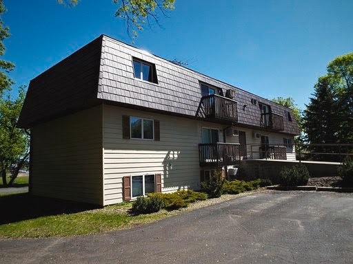 Building Photo - 190 Sawmill Ln