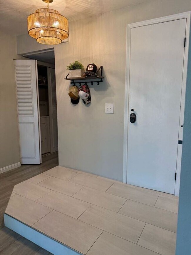 Building Photo - Beautiful Marina View Condo