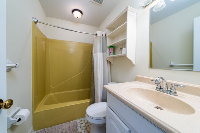 Building Photo - Mount Pleasant Townhome for Rent!