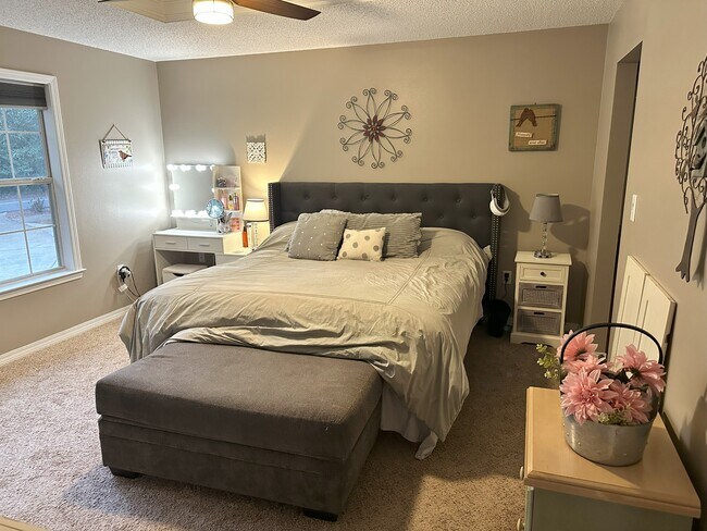 Building Photo - 292 Grandview Ave