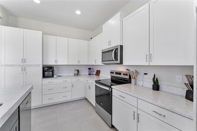 Building Photo - 14458 Spruce Pne Dr