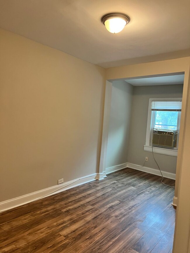 Building Photo - Spacious 3BR 1BA Baltimore rowhome!