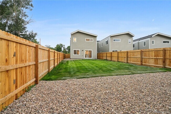 Building Photo - Like New Berkeley Home Available | Blocks from Regis University | TWO WEEKS FREE & $1000 Deposit ...