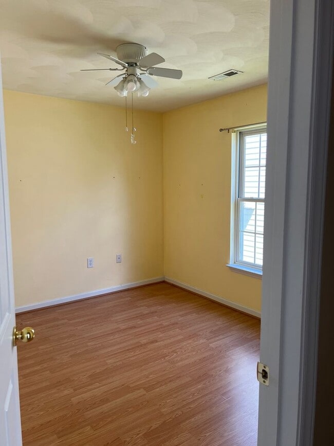 Building Photo - Charming 3-Bedroom Ranch in Quiet NE Roanoke Neighborhood