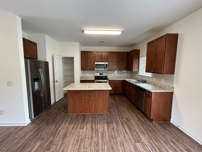 Building Photo - Newly Built 4/2.5 House in North Rome- $1,995
