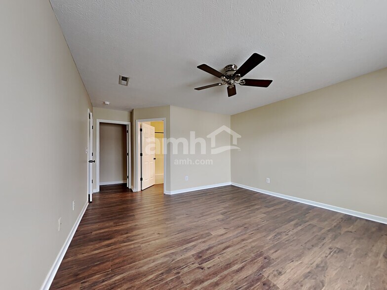Building Photo - 515 Indian Lake Dr
