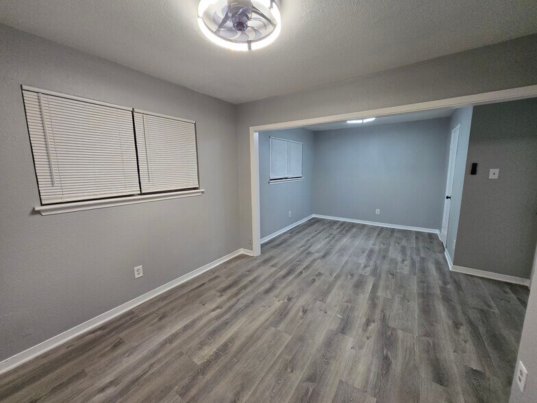 Building Photo - 12315 Barbizon Dr