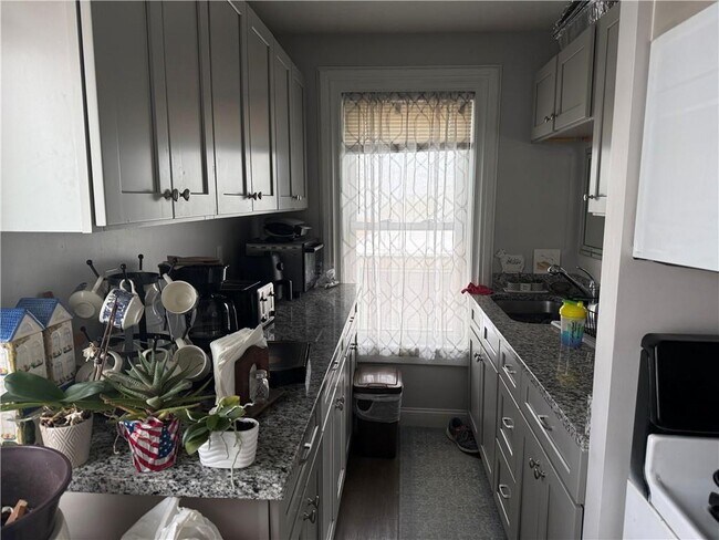 Building Photo - 251 High St