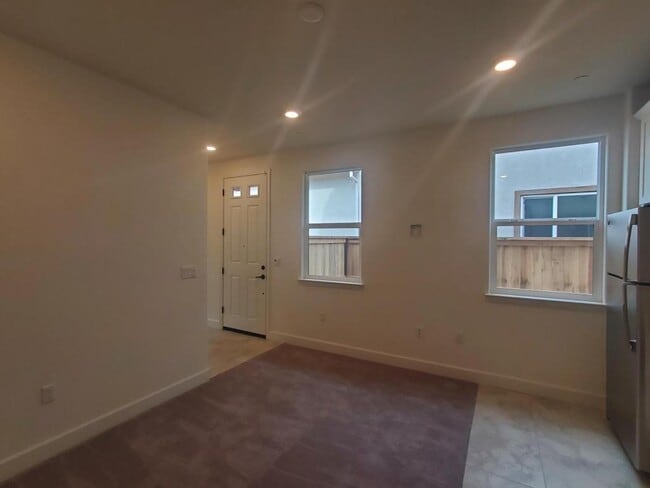 Building Photo - 5948 Rosalee St