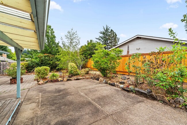 Building Photo - 4BD, 2.5BA Home located in the desirable C...