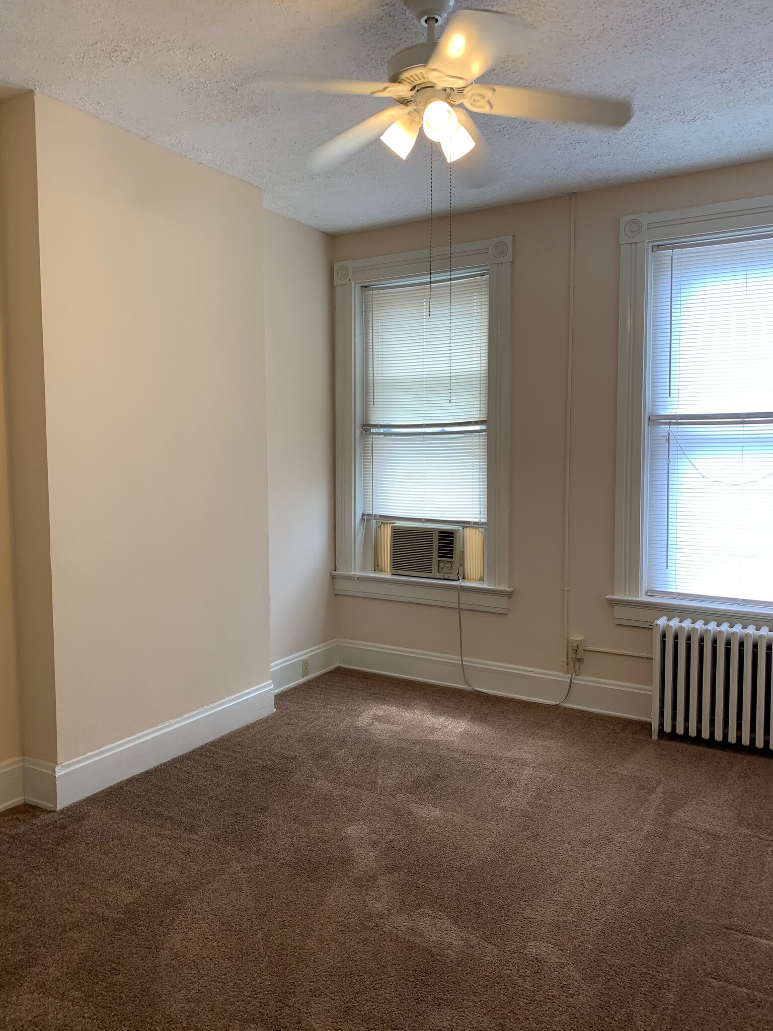 Building Photo - 2210 Victor St