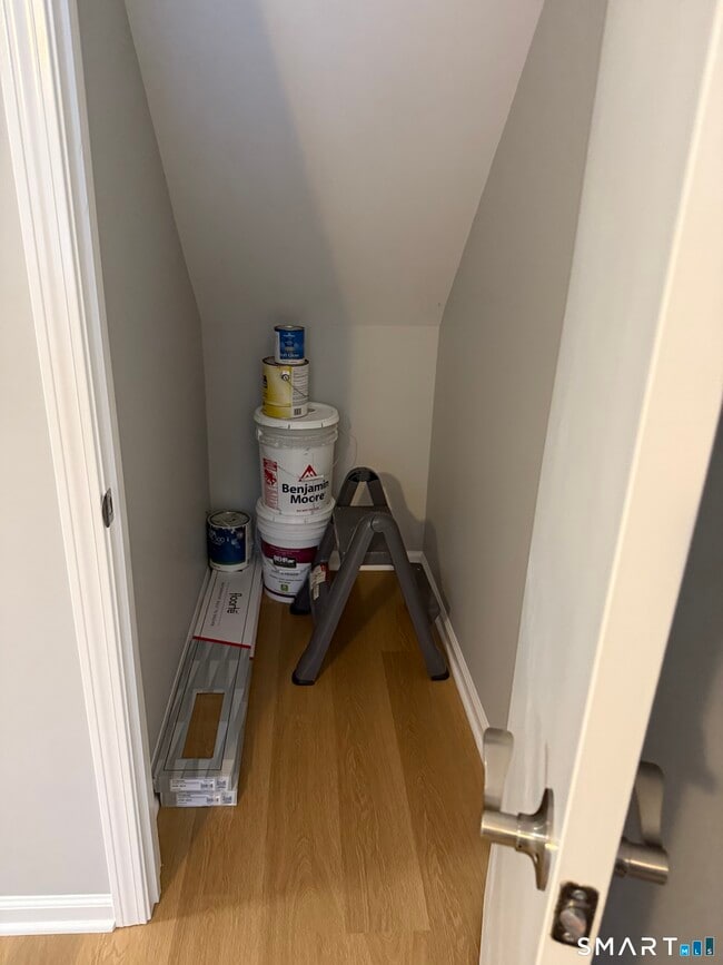 Building Photo - 292 Meridian St