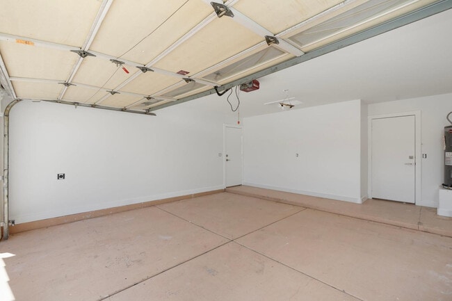 Building Photo - 5608 W Pontiac Dr