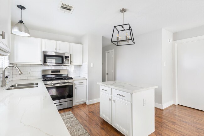 Building Photo - 20192 Alden's Oak