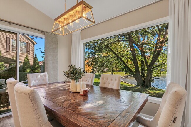 Building Photo - 658 White Ct