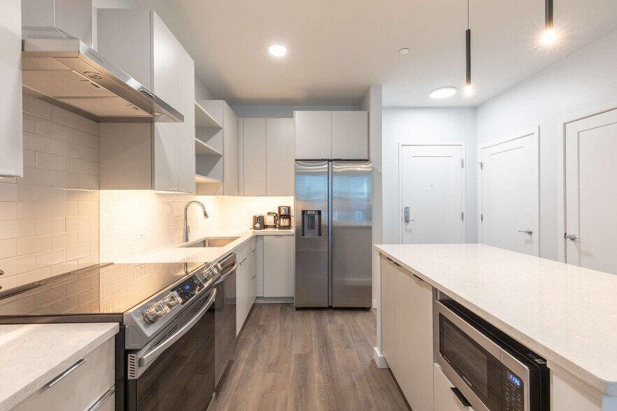 Building Photo - 305 Winter St