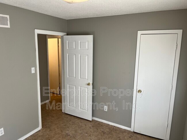Building Photo - 636 Frayser Dr