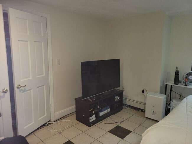 Building Photo - NO FEE!   Great deal!!!!  Garden level Allston studio with HEAT AND HOT WATER INCLUDED for 9/1!
