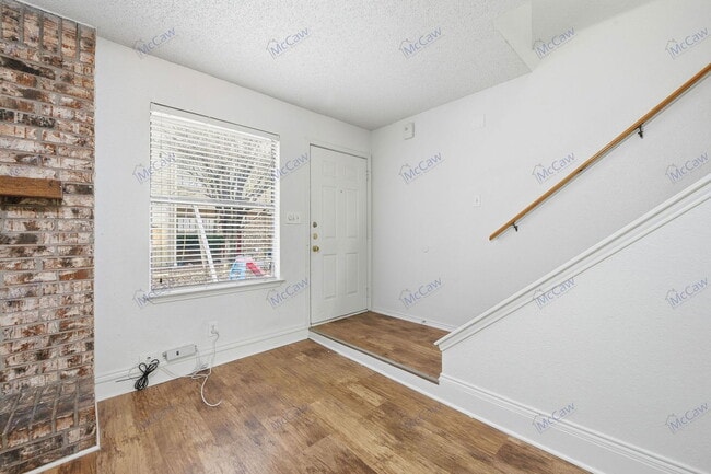 Building Photo - 800 Bluebonnet Dr