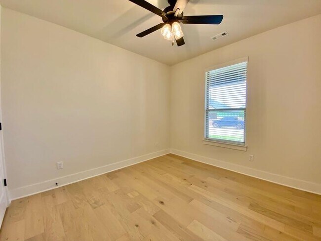 Building Photo - 730 Marianne St