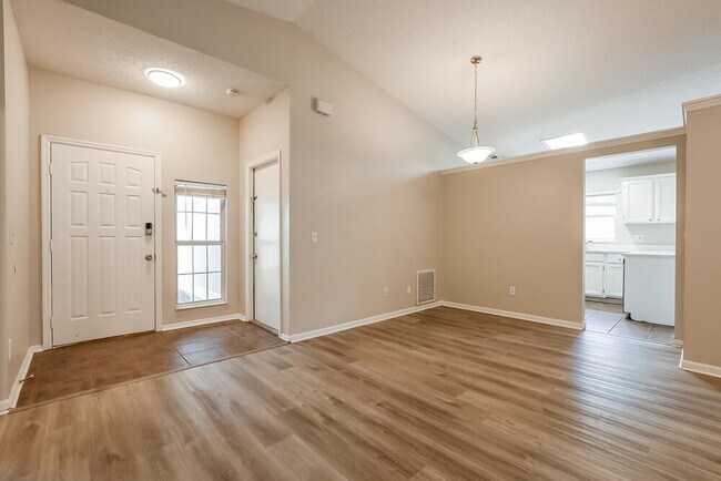 Building Photo - 1912 Windsor Oak Dr