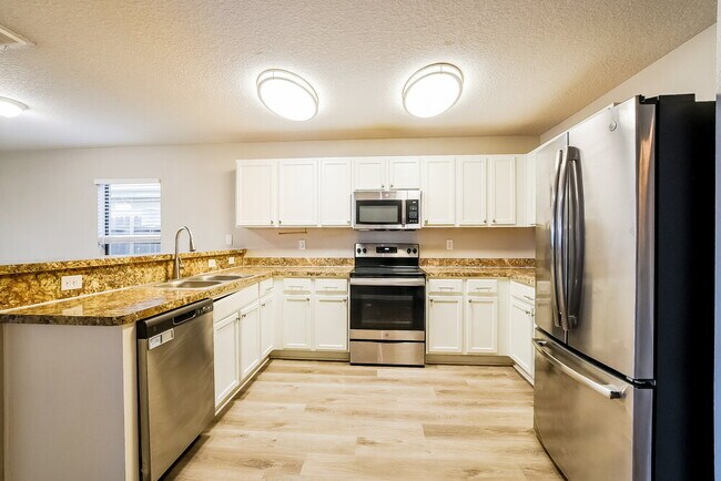 Building Photo - 2353 Bexley Dr