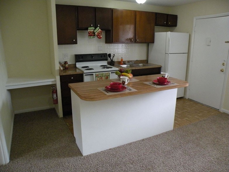 Kitchen - Forest Hills Apartments