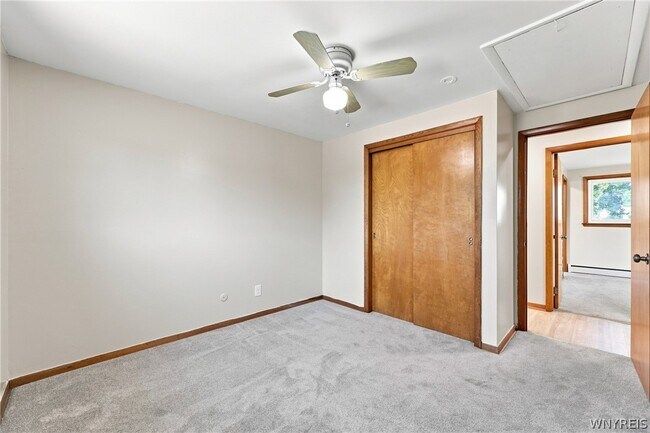 Building Photo - 35 Tomcyn Dr