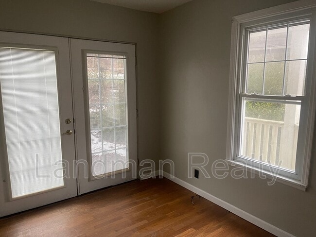 Building Photo - 323 Idlewood Rd