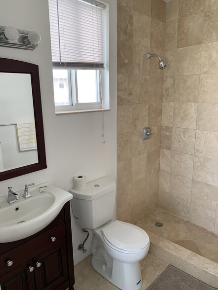 2nd bedroom bath - 6461 Indian Creek Dr