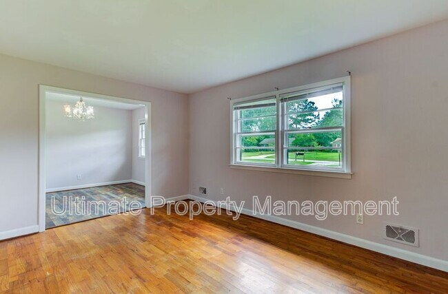 Building Photo - 317 Johnston Dr