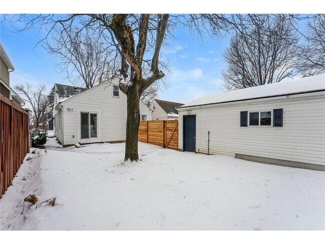 Building Photo - 5928 York Ave S