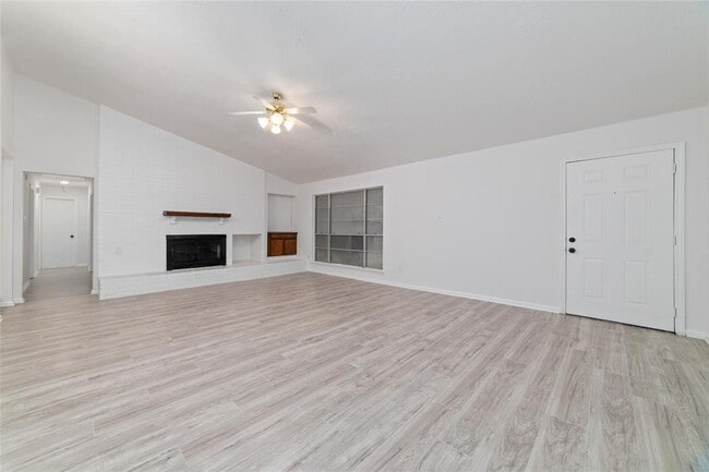 Building Photo - 9910 Kent Towne Ln