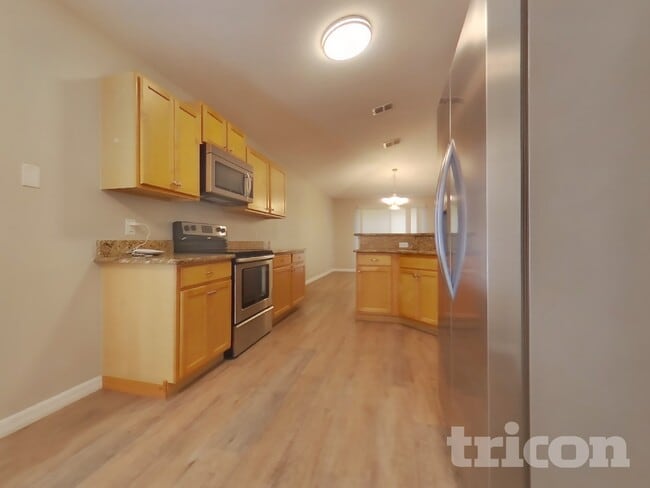 Building Photo - 864 Vanderbilt Dr