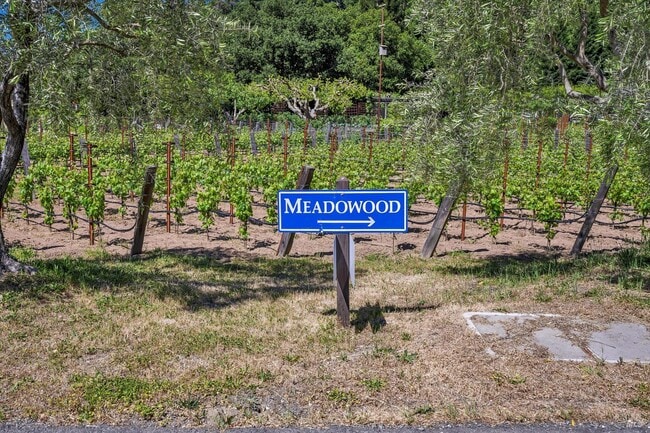 Building Photo - 522 Meadowood Ln