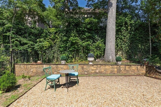 Building Photo - 2538 Parkside Dr NE