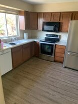 Building Photo - 2021 Canyon Dr