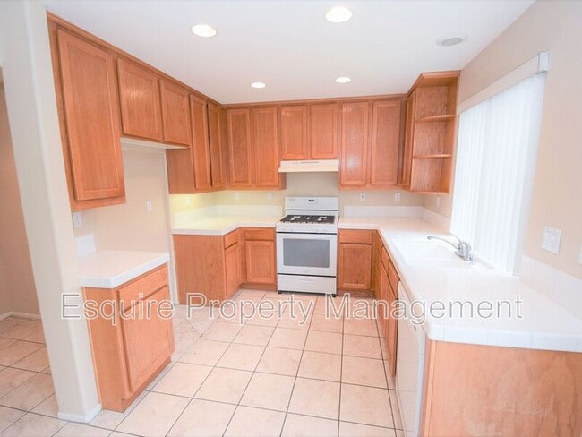 Building Photo - 435 Paseo Del Valle