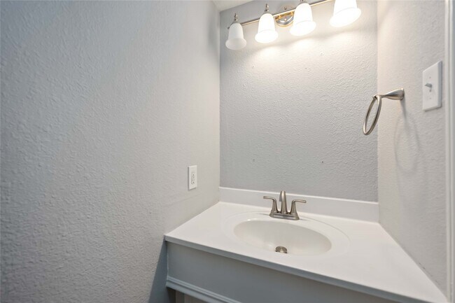 Building Photo - 3823 Fernglade Dr