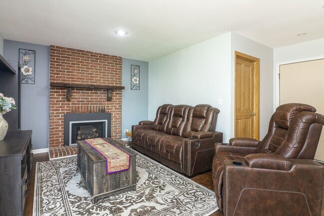 Building Photo - 812 W Appletree Ln