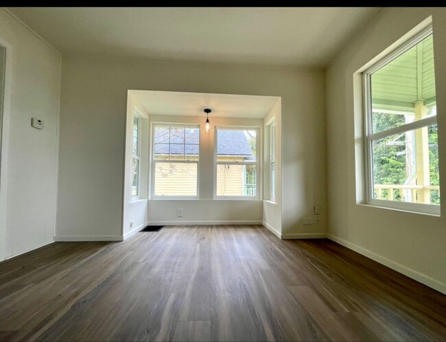 Building Photo - Spectacular View! Remodeled One bedroom with Partially finished basement in Linnton~ Front and ba...