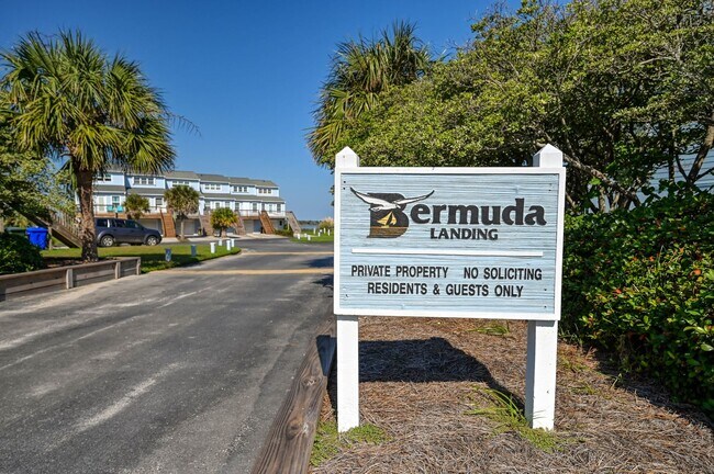 Building Photo - Jolly Roger @ 15 Bermuda Landing