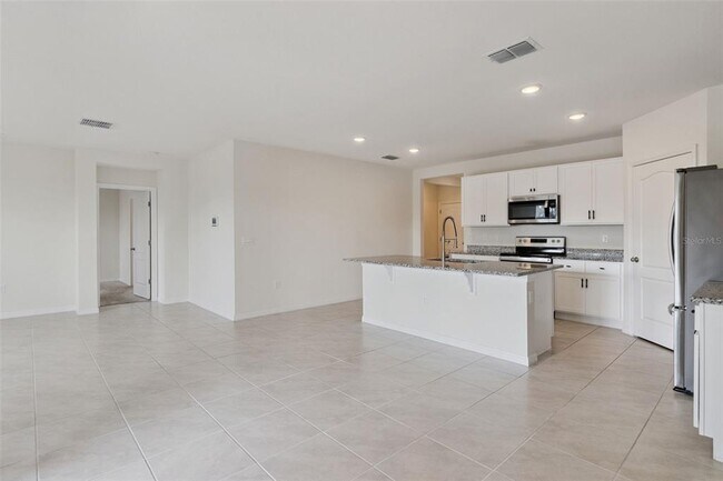 Building Photo - 4373 Deleon St