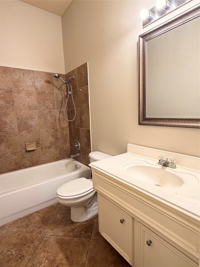 Building Photo - 2210 Thorn Berry Creek Ln