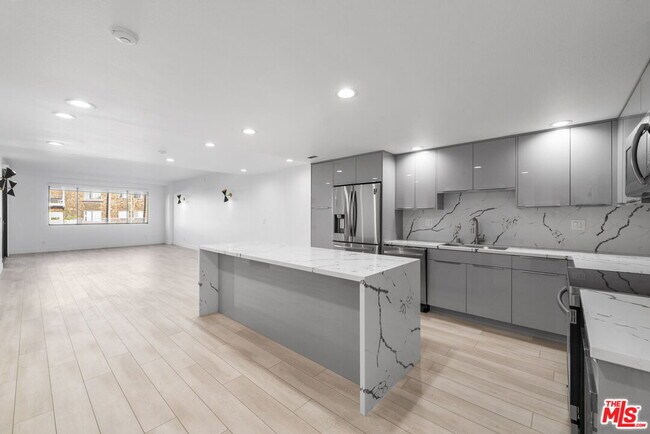 Building Photo - 1118 3rd St