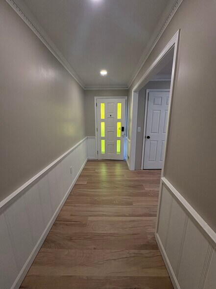 Foyer - 304 S Almond Dr